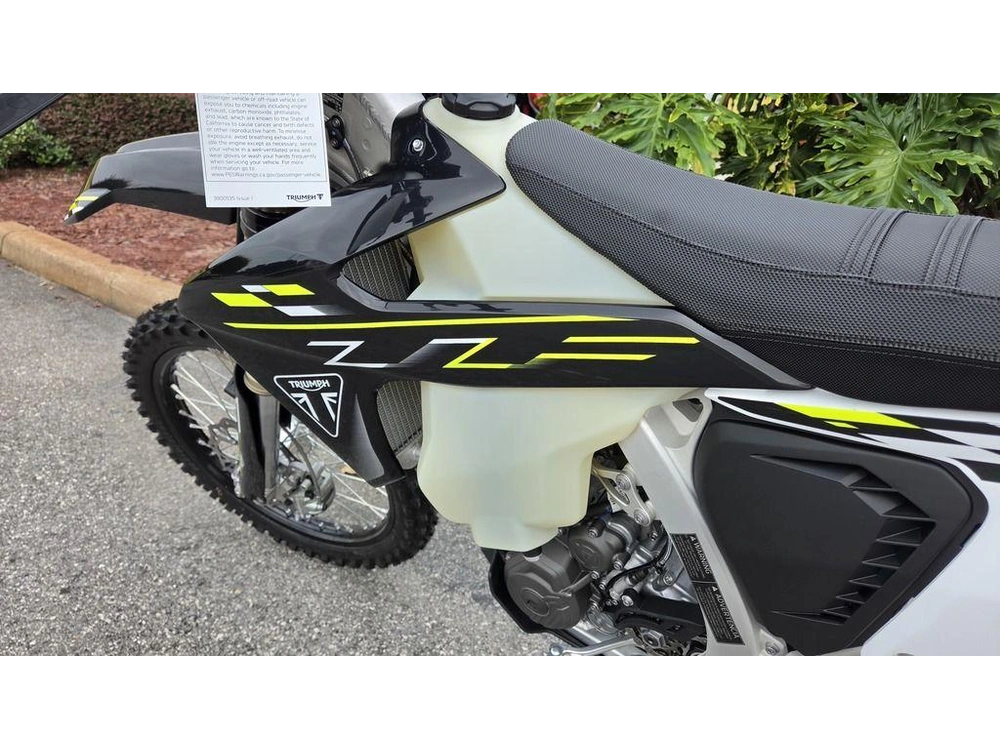 2026 Triumph Tf 450-c Jet Black/ Pure White