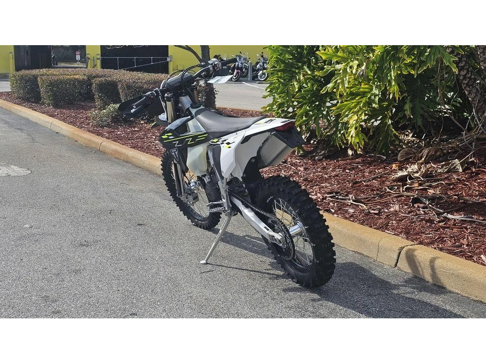 2026 Triumph Tf 450-e Jet Black/pure White