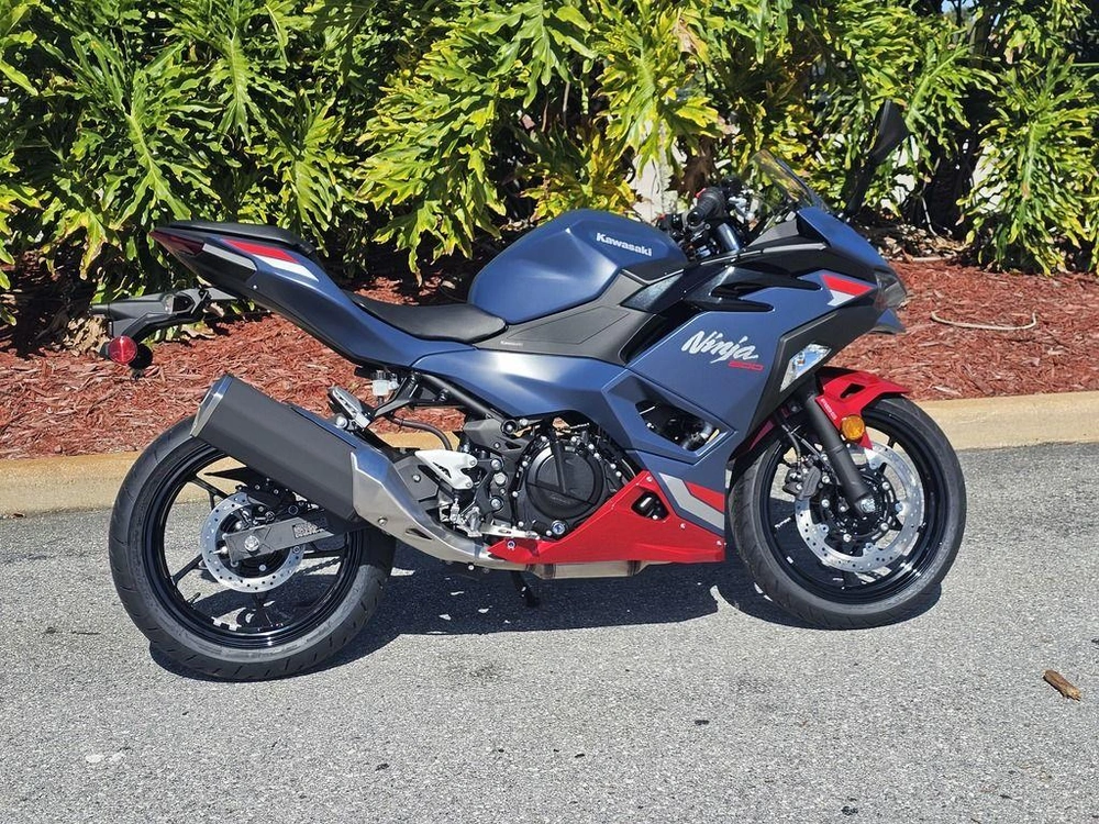 2026 Kawasaki Ninja® 500 Abs Metallic Matte Twilight Blue