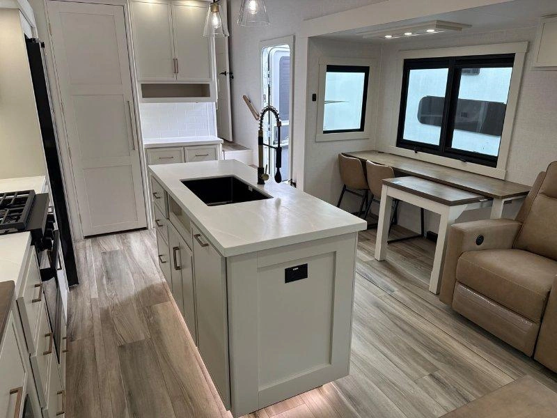 2027 Brinkley Model Z Z2900