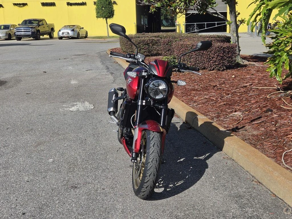 2026 Triumph Trident 800 Carnival Red