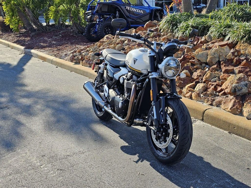 2025 Triumph Speed Twin 1200 Crystal White/sapphire Black