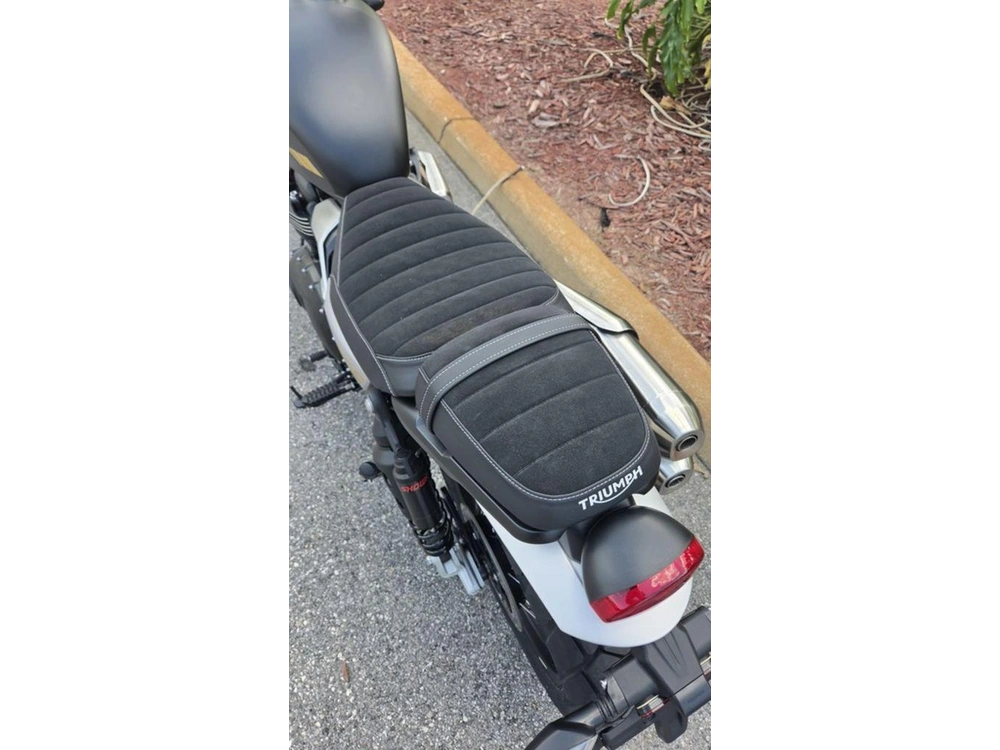 2026 Triumph Scrambler 900 Matt Khaki Green