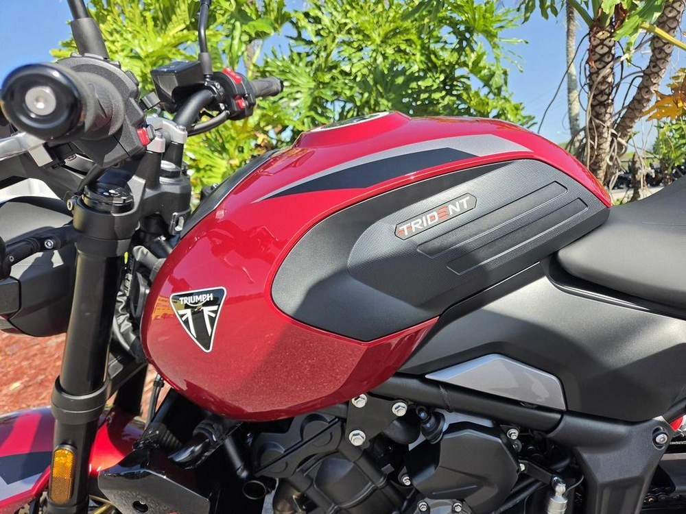2026 Triumph Trident 800 Carnival Red