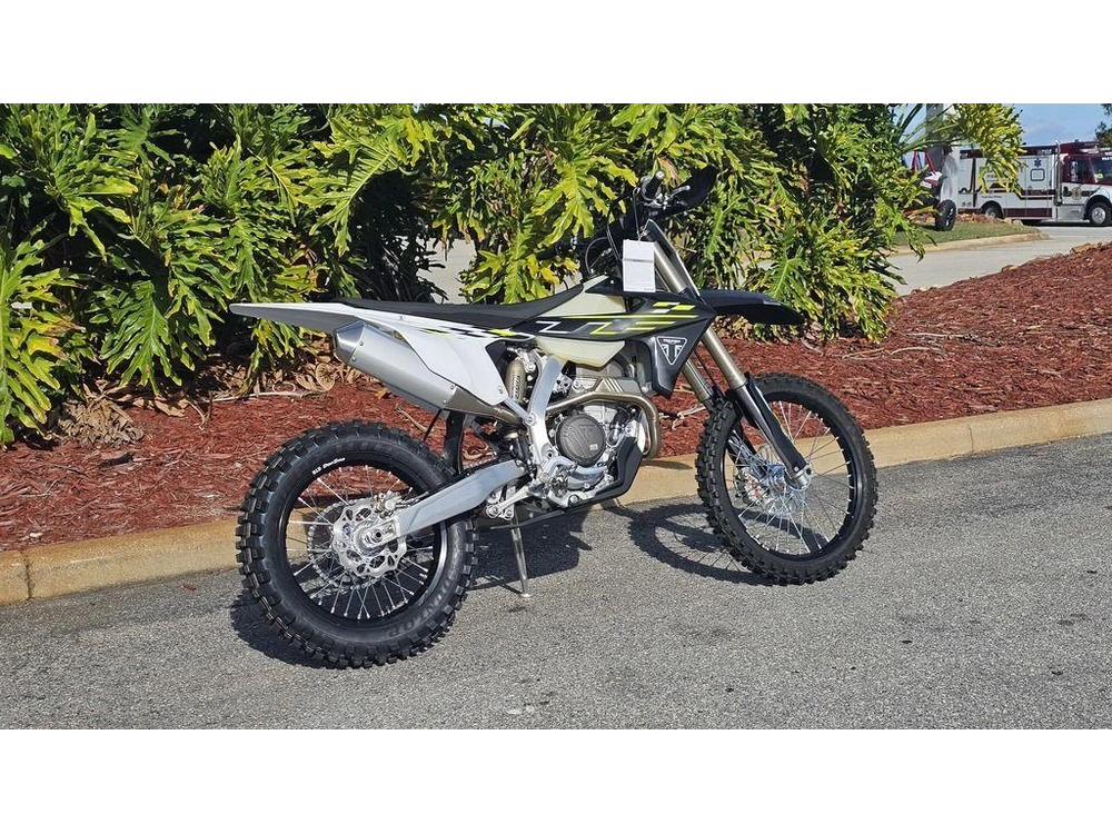 2026 Triumph Tf 250-c Jet Black/ Pure White