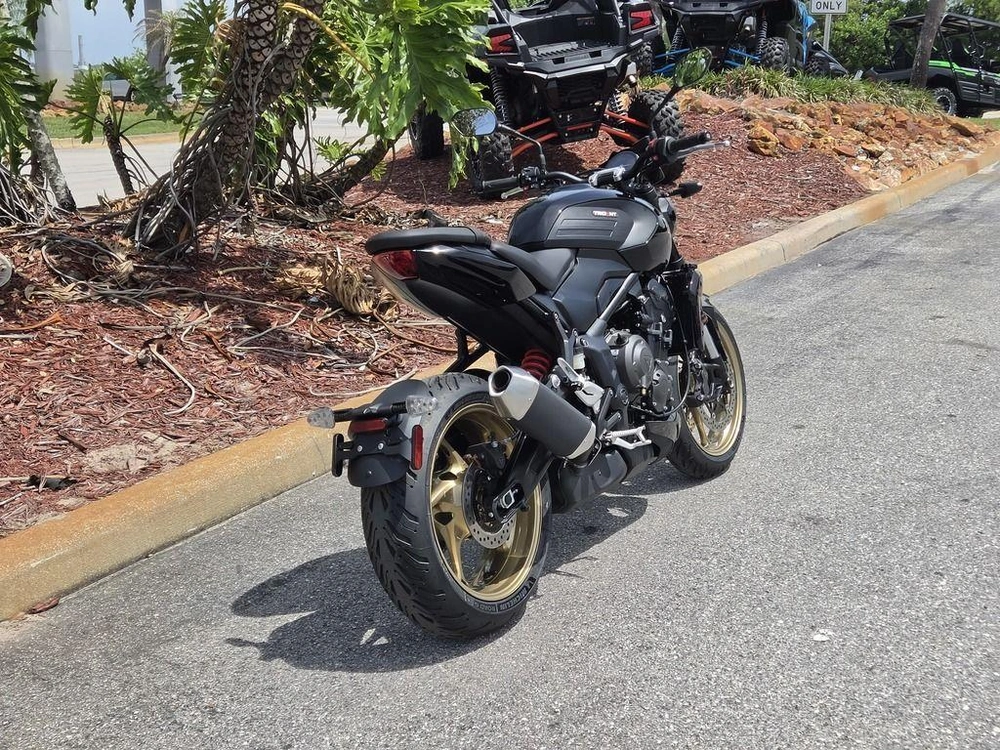 2026 Triumph Trident 800 Jet Black