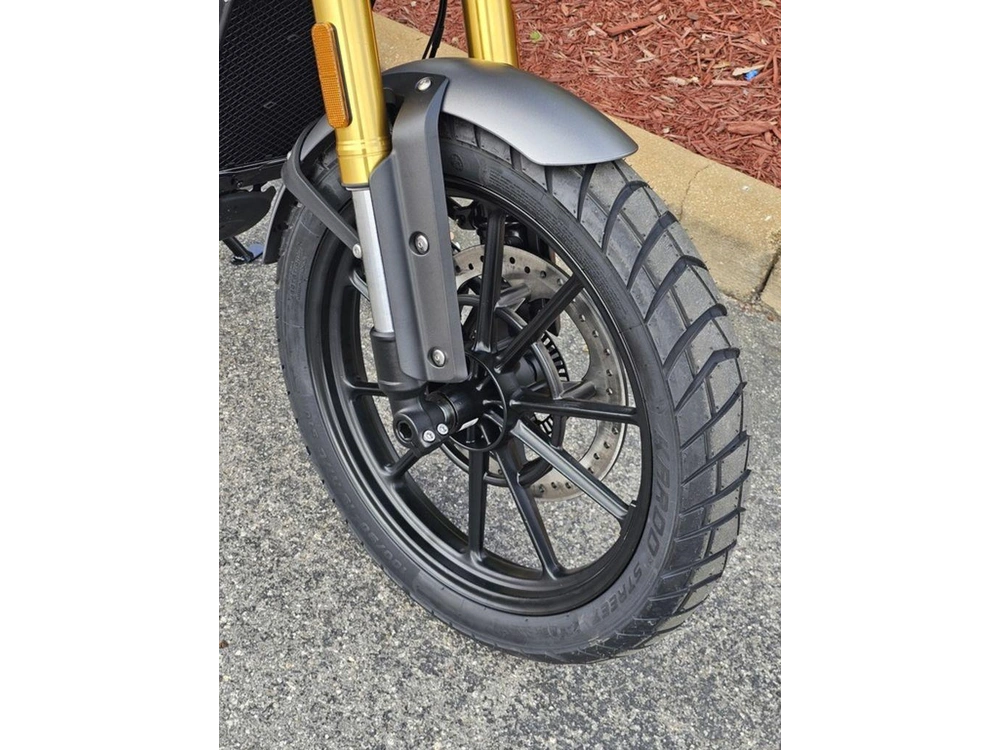 2026 Triumph Scrambler 400 X Matte Khaki Green/matte Fusion White