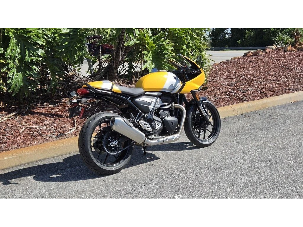 2026 Triumph Thruxton 400 Metallic Racing Yellow / Aluminium Silver