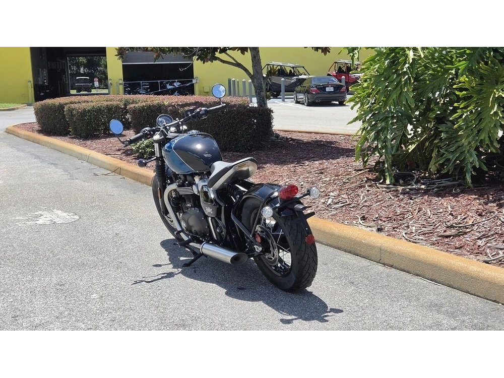 2026 Triumph Bonneville Bobber Interstellar Blue