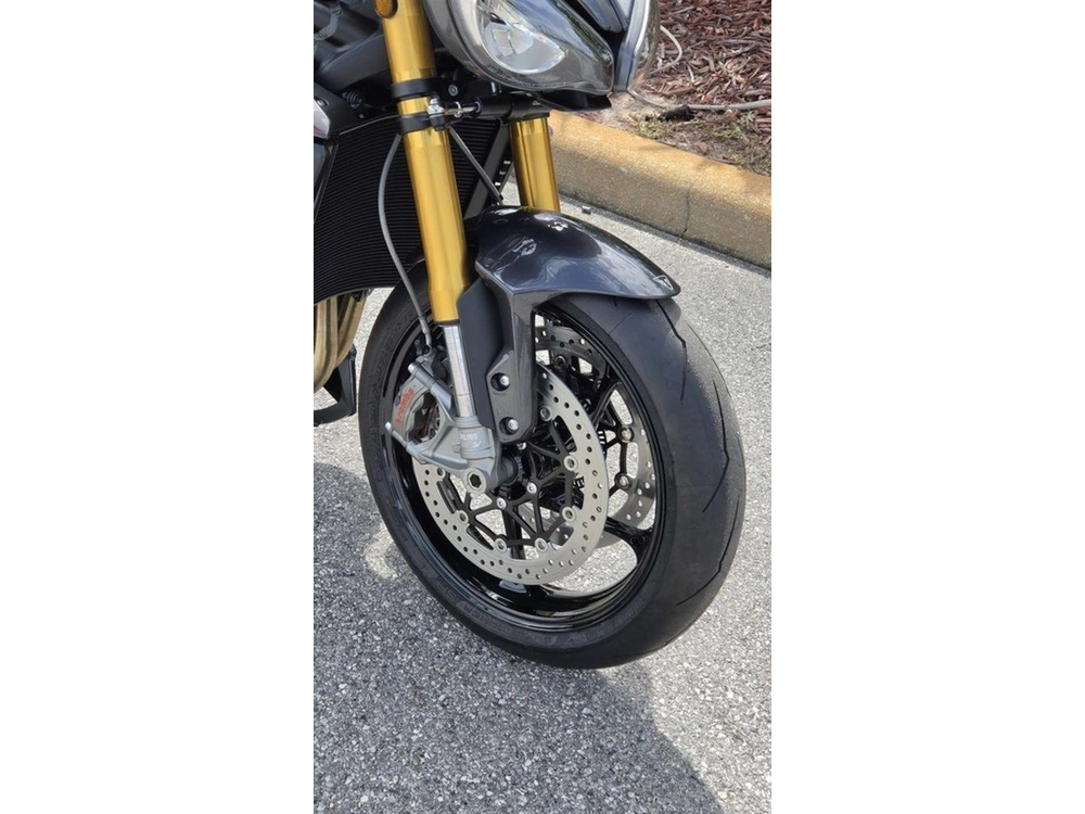 2026 Triumph Speed Triple 1200 Rs Granite/diablo Red