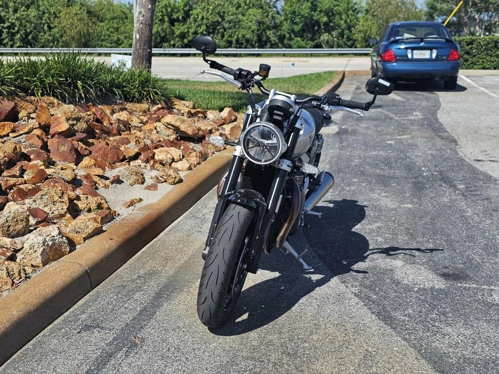 2025 Triumph Speed Twin 1200 Aluminum Silver
