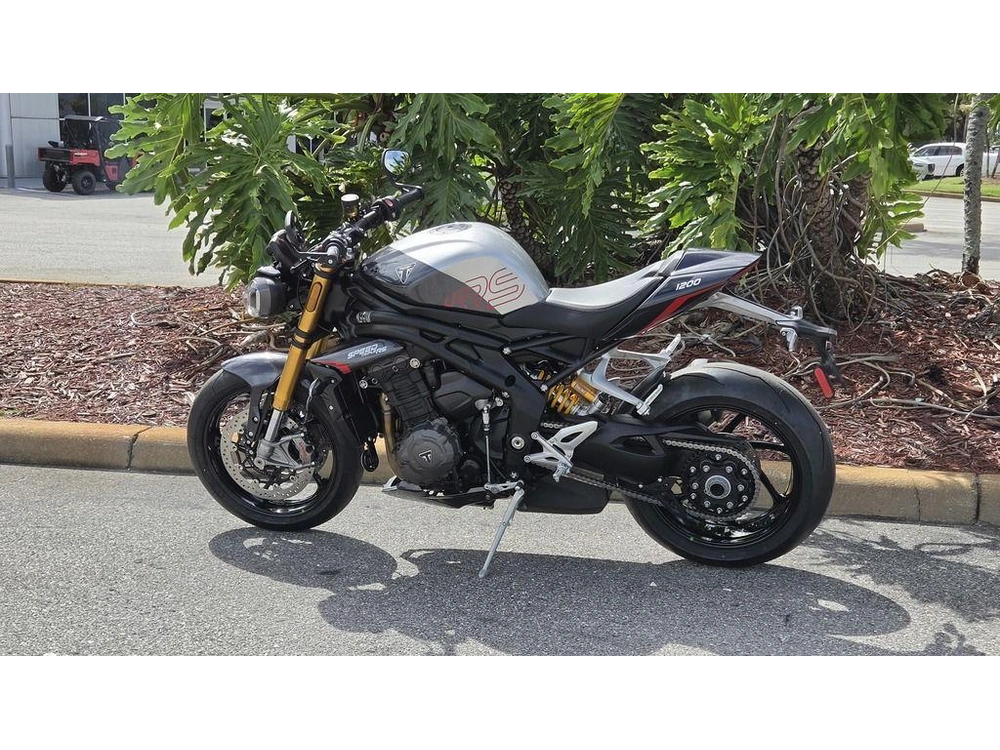 2026 Triumph Speed Triple 1200 Rs Granite/diablo Red