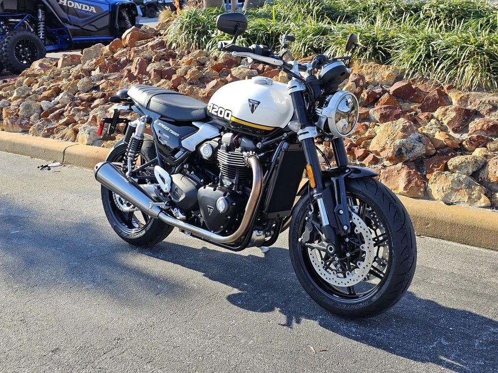 2025 Triumph Speed Twin 1200 Crystal White/sapphire Black