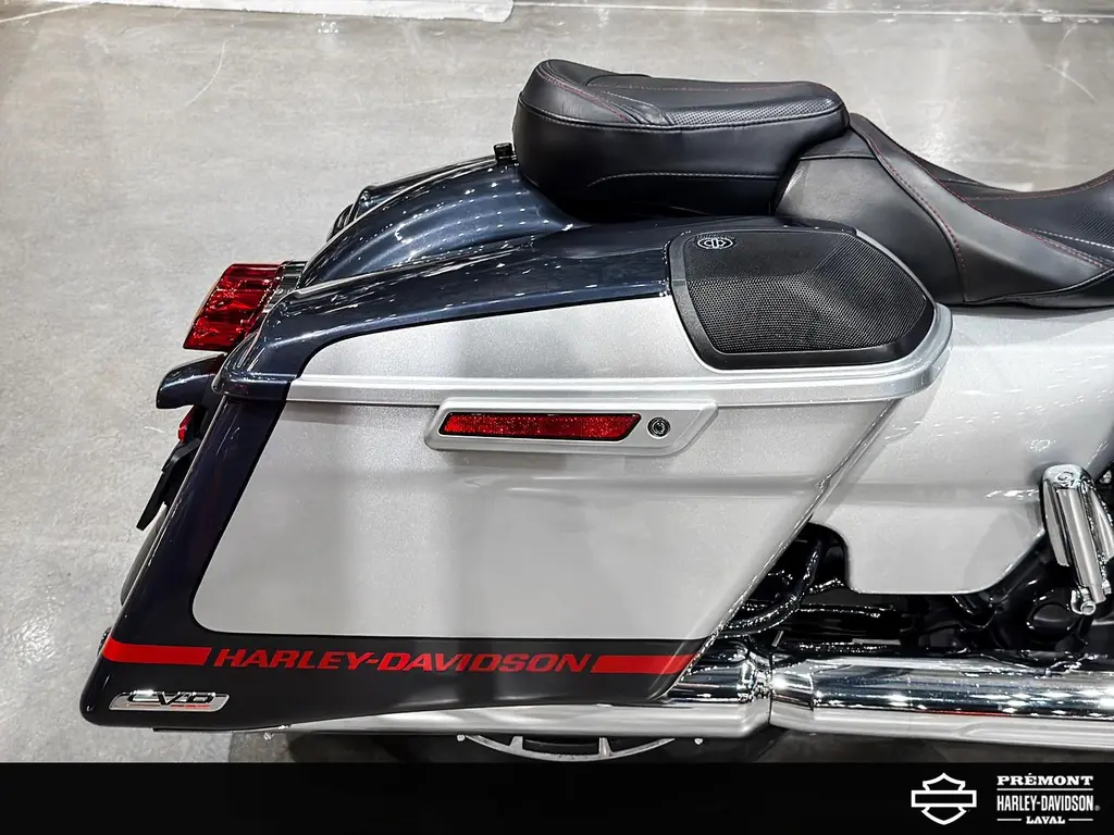 2019 Harley-Davidson CVO Street Glide FLHXSEFLHXSE