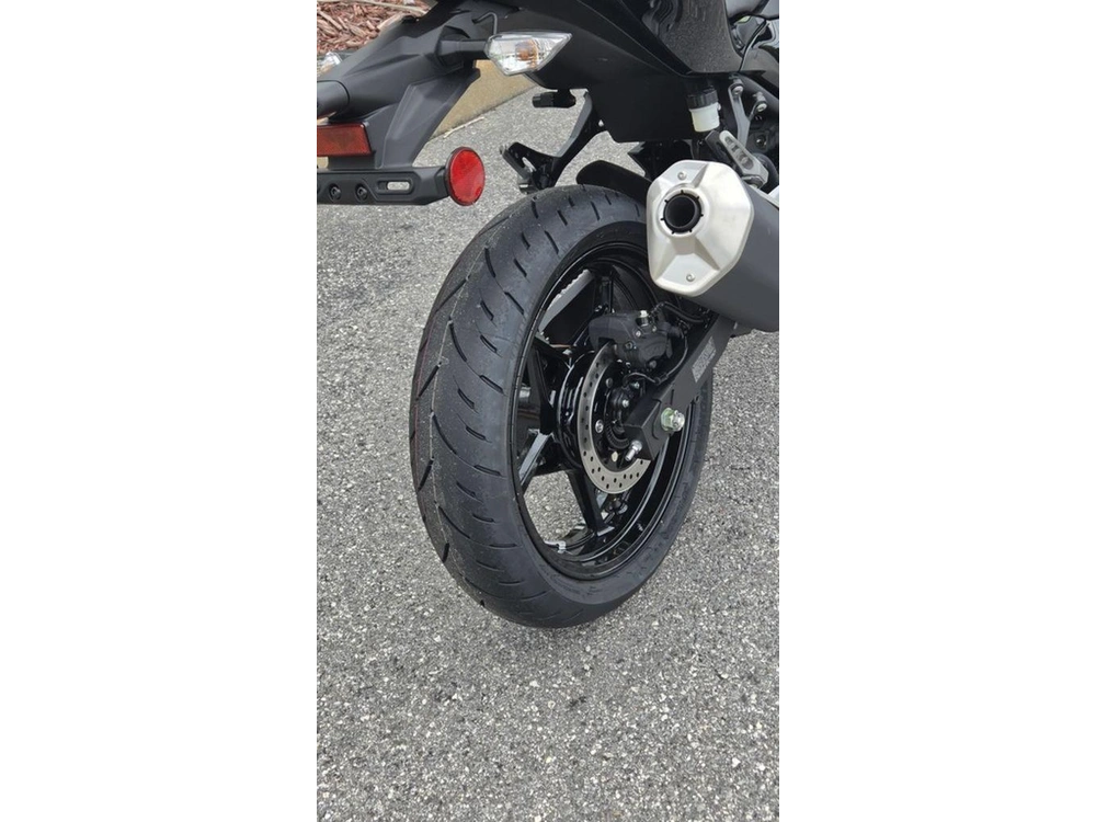 2026 Kawasaki Ninja® 500 Abs Metallic Yellowish Green/ebony