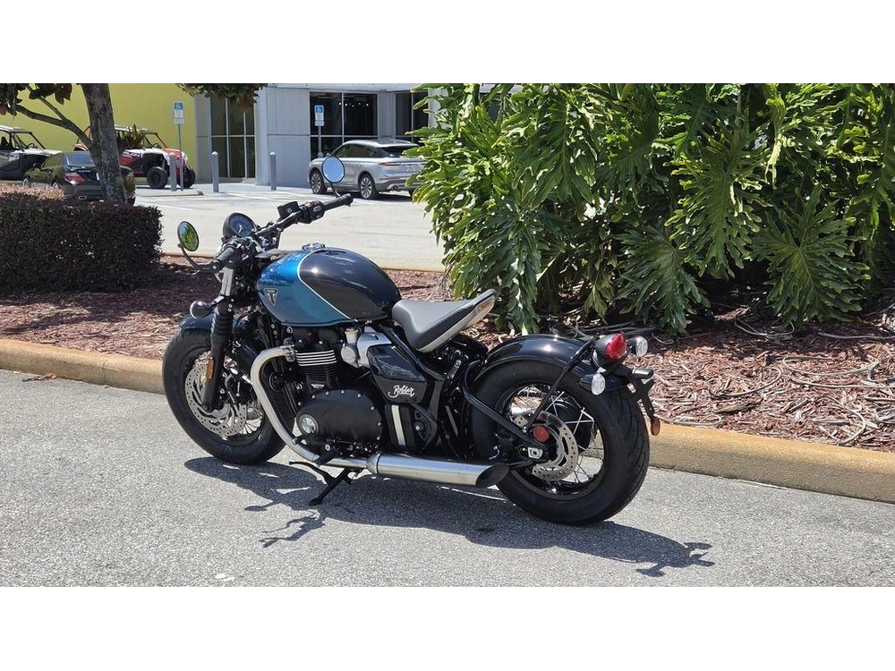 2026 Triumph Bonneville Bobber Interstellar Blue