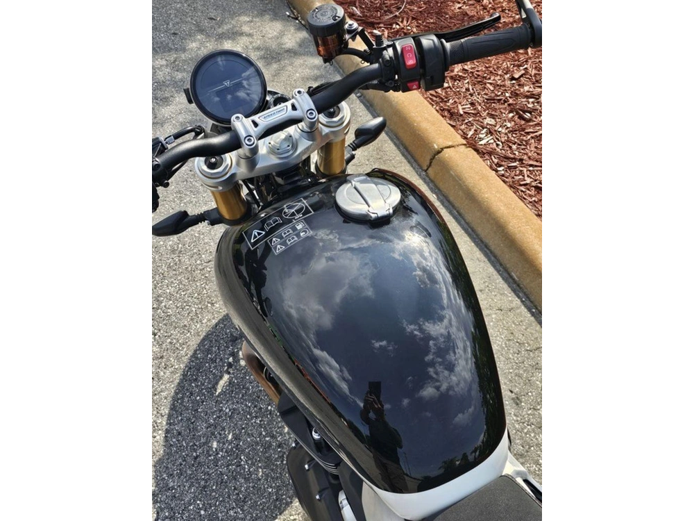 2025 Triumph Speed Twin 1200 Rs Sapphire Black