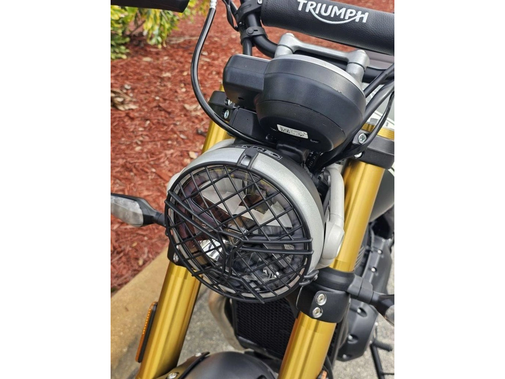 2026 Triumph Scrambler 400 X Matte Khaki Green/matte Fusion White