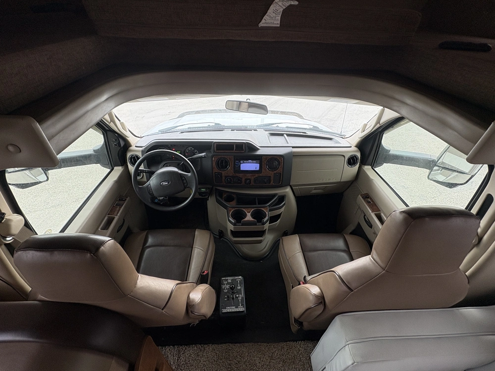2014 Ford E-350 Four Winds 26a