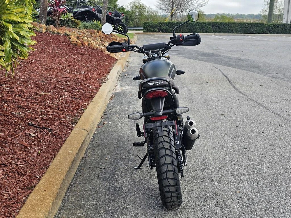 2026 Triumph Scrambler 400 X Matte Khaki Green/matte Fusion White