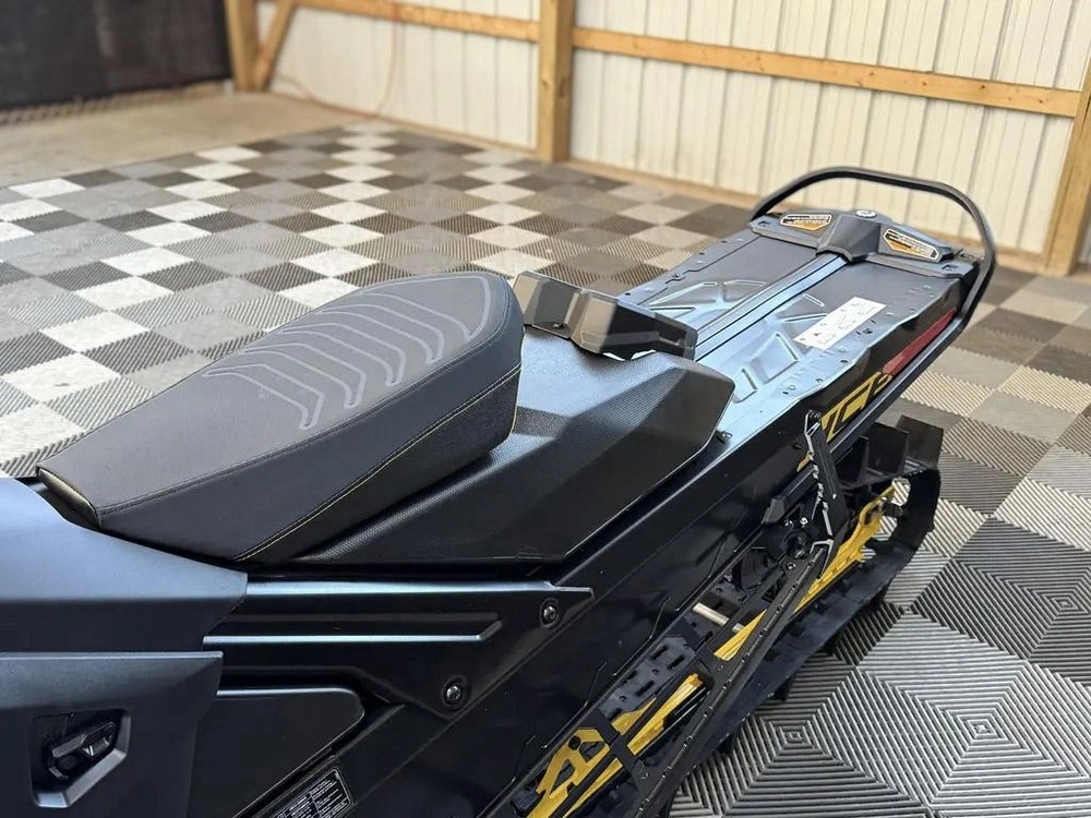 2027 Ski-doo Summit Hce 154 3p