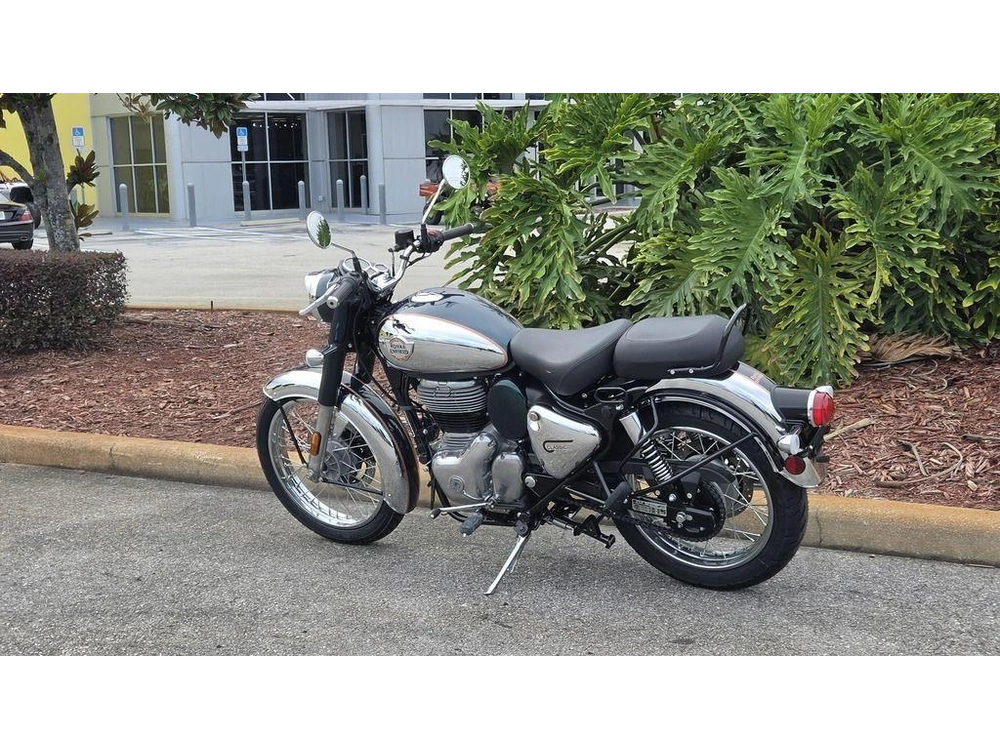 2027 Royal Enfield Classic 350 Emerald Green