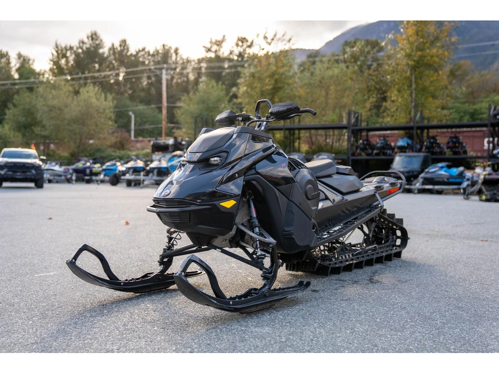 2026 Ski-doo Summit X 154 3" 850 Etec 10.25 Screen With Shot (black)