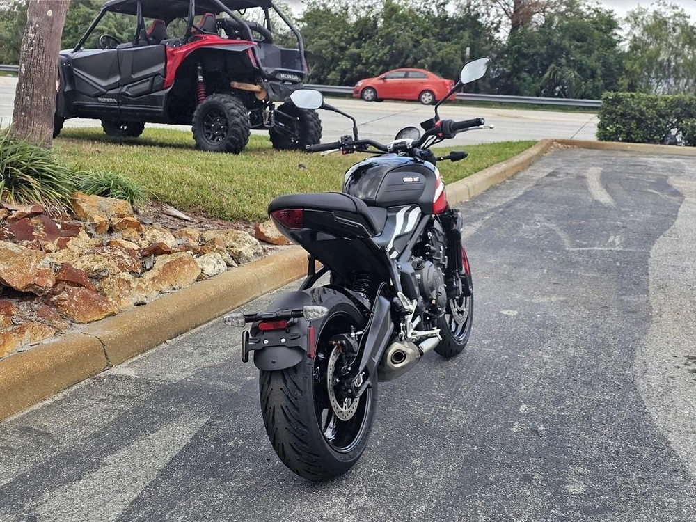 2025 Triumph Trident 660 Diablo Red/sapphire Black