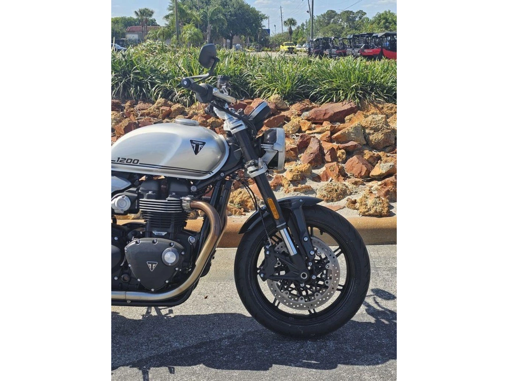 2025 Triumph Speed Twin 1200 Aluminum Silver