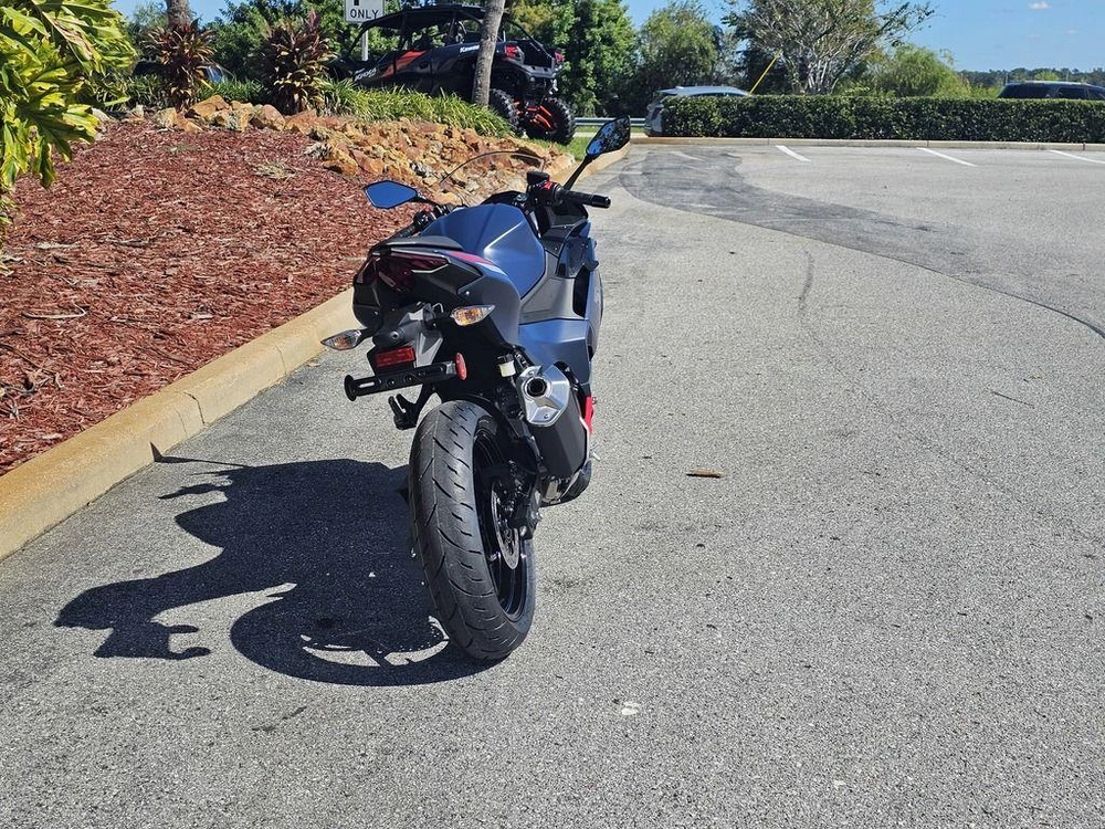 2026 Kawasaki Ninja® 500 Abs Metallic Matte Twilight Blue