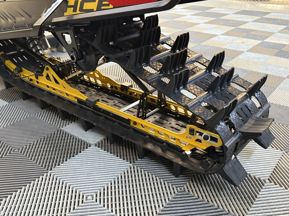 2027 Ski-doo Summit Hce 154 3p