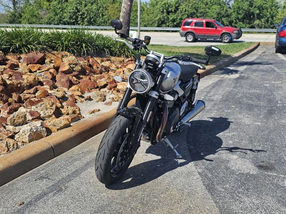 2025 Triumph Speed Twin 1200 Aluminum Silver