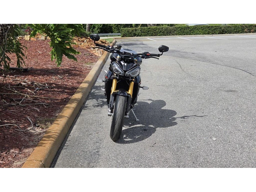2026 Triumph Speed Triple 1200 Rs Granite/diablo Red