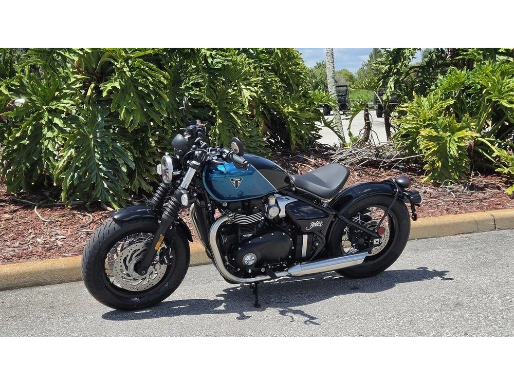 2026 Triumph Bonneville Bobber Interstellar Blue