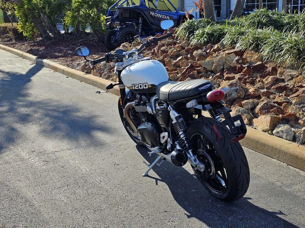 2025 Triumph Speed Twin 1200 Crystal White/sapphire Black