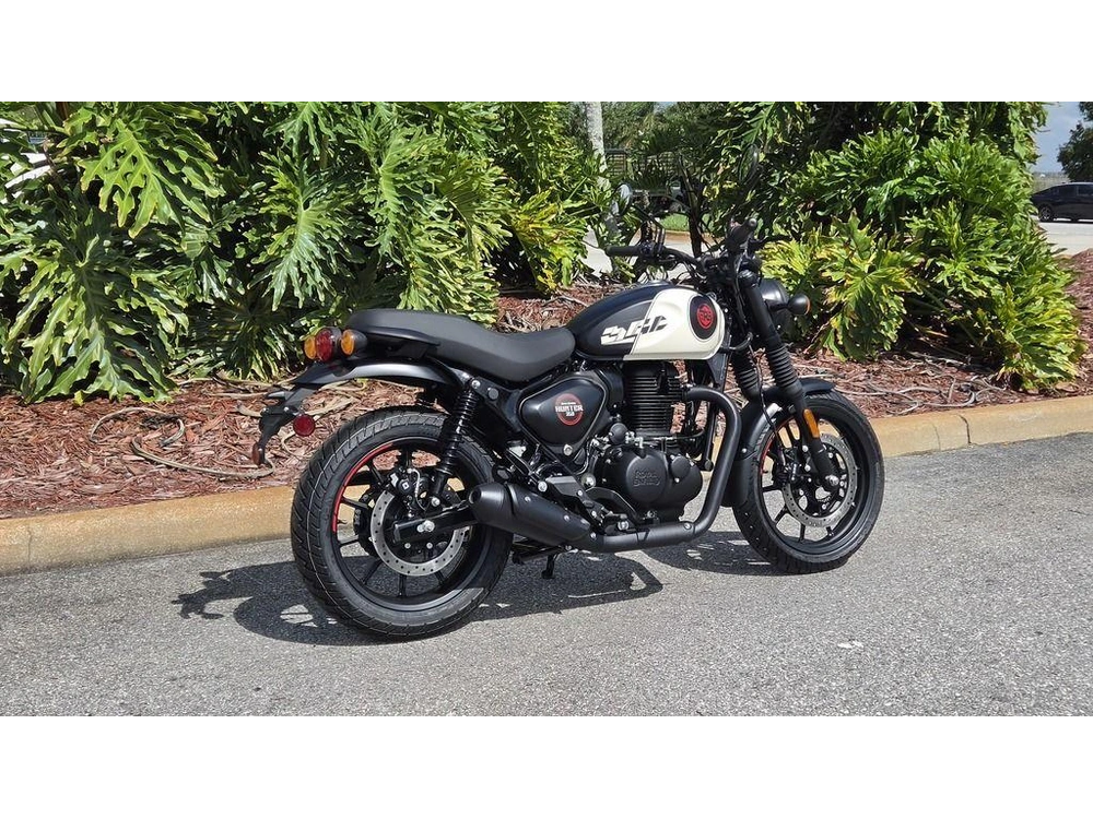 2027 Royal Enfield Hunter 350 Tokyo Black