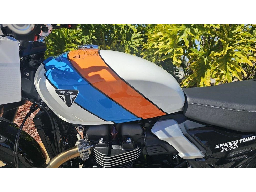 2026 Triumph Speed Twin 900 Pure White/maui Blue/tangerine Orange