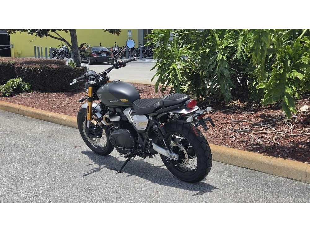 2026 Triumph Scrambler 900 Matt Khaki Green