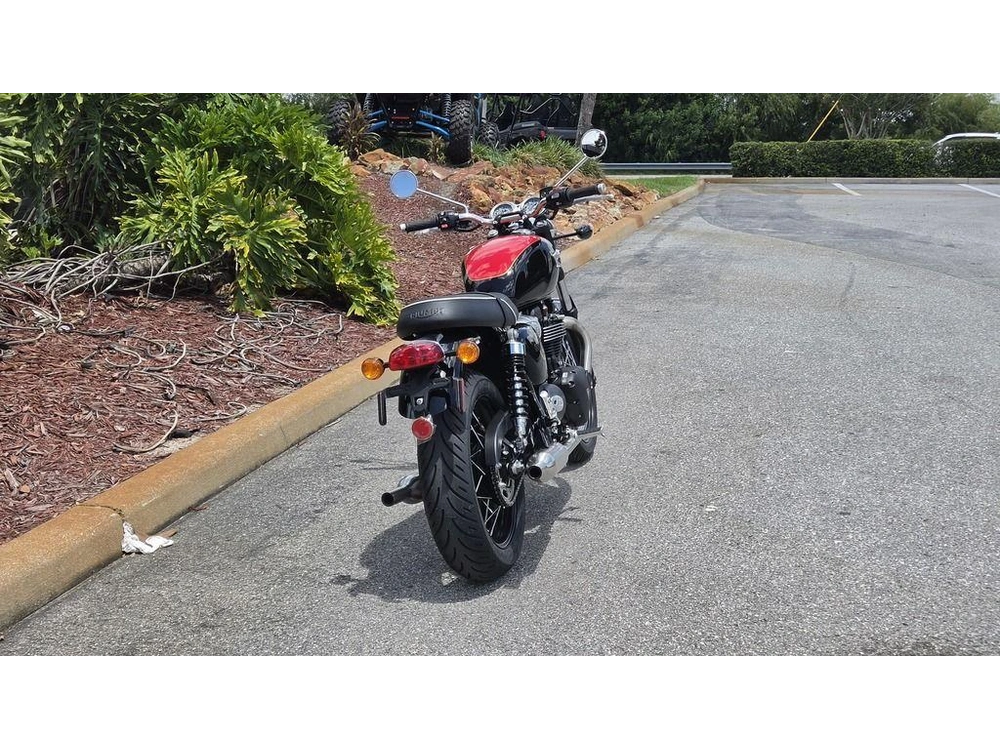 2026 Triumph Bonneville T100 Jet Black
