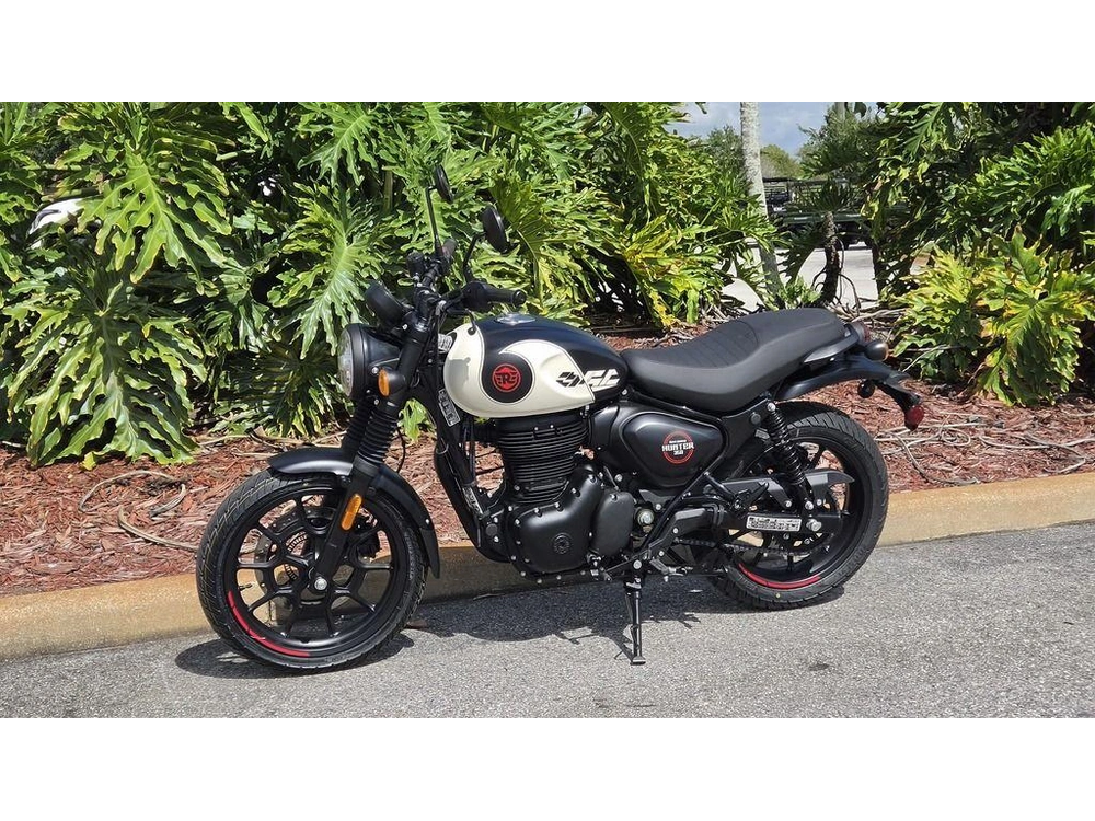 2027 Royal Enfield Hunter 350 Tokyo Black