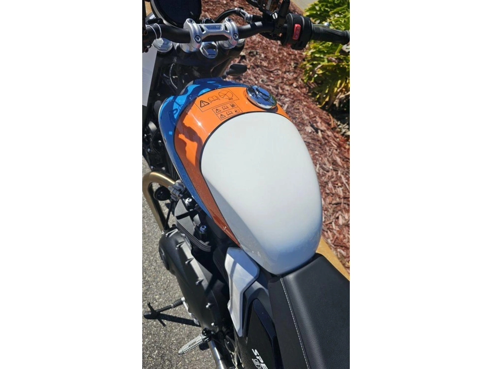 2026 Triumph Speed Twin 900 Pure White/maui Blue/tangerine Orange