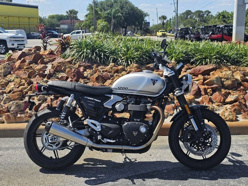 2025 Triumph Speed Twin 1200 Aluminum Silver