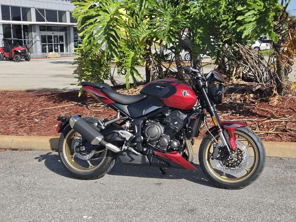 2026 Triumph Trident 800 Carnival Red