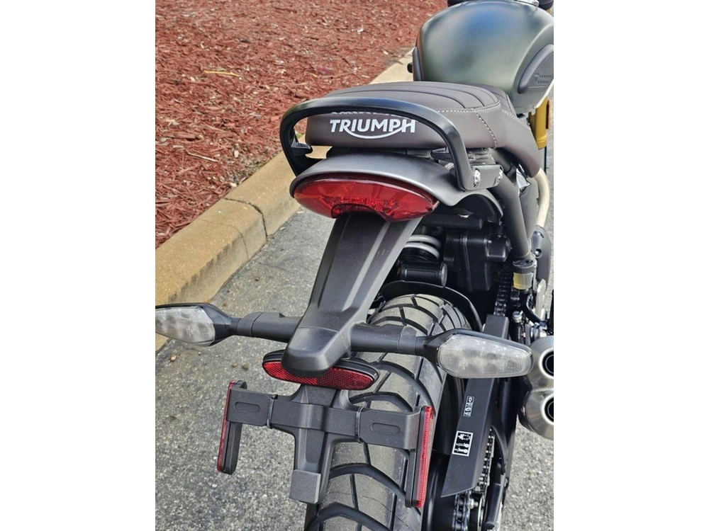 2026 Triumph Scrambler 400 X Matte Khaki Green/matte Fusion White
