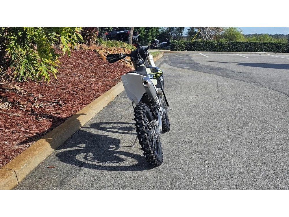 2026 Triumph Tf 250-c Jet Black/ Pure White