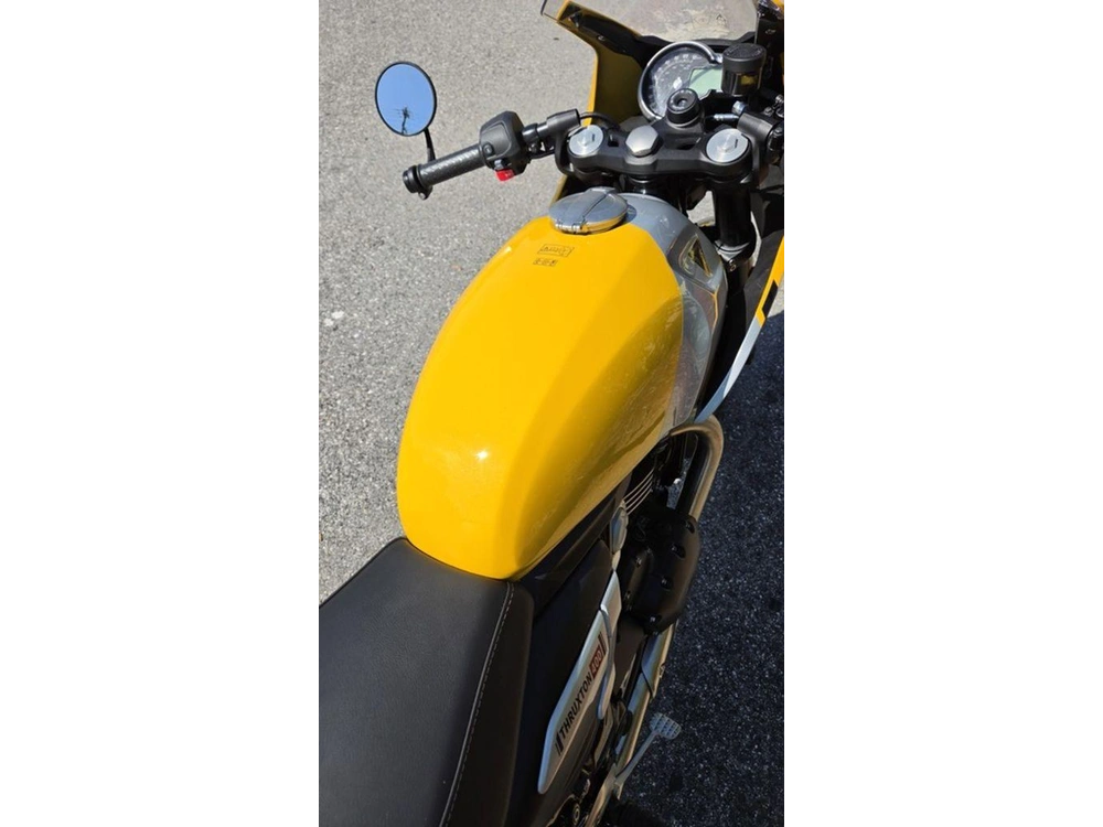 2026 Triumph Thruxton 400 Metallic Racing Yellow / Aluminium Silver