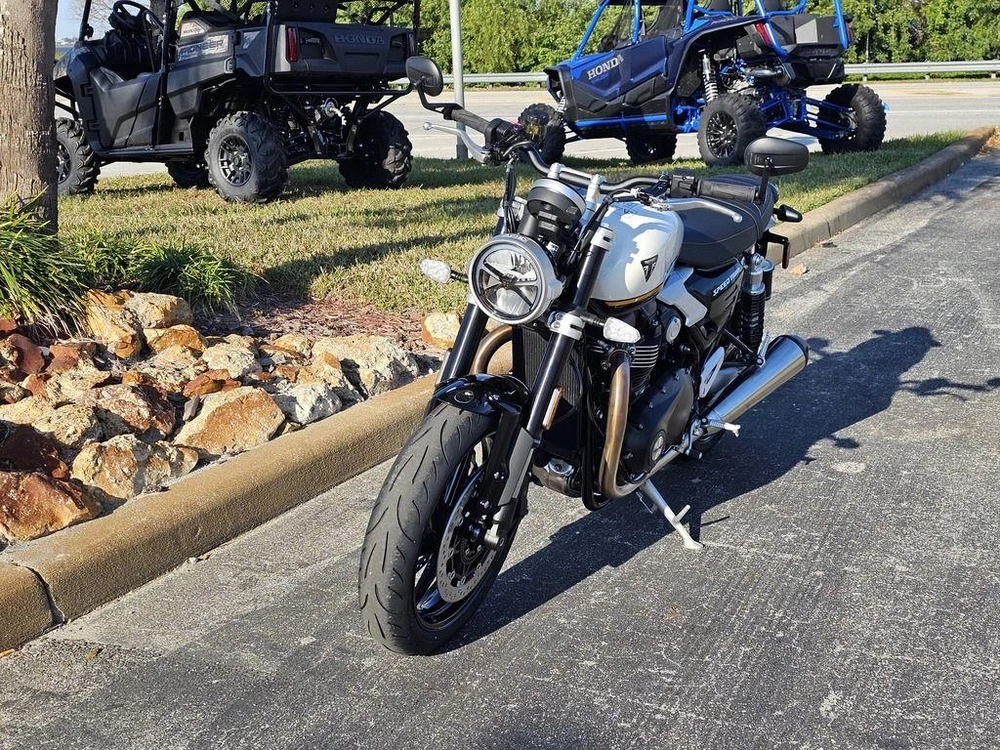 2025 Triumph Speed Twin 1200 Crystal White/sapphire Black