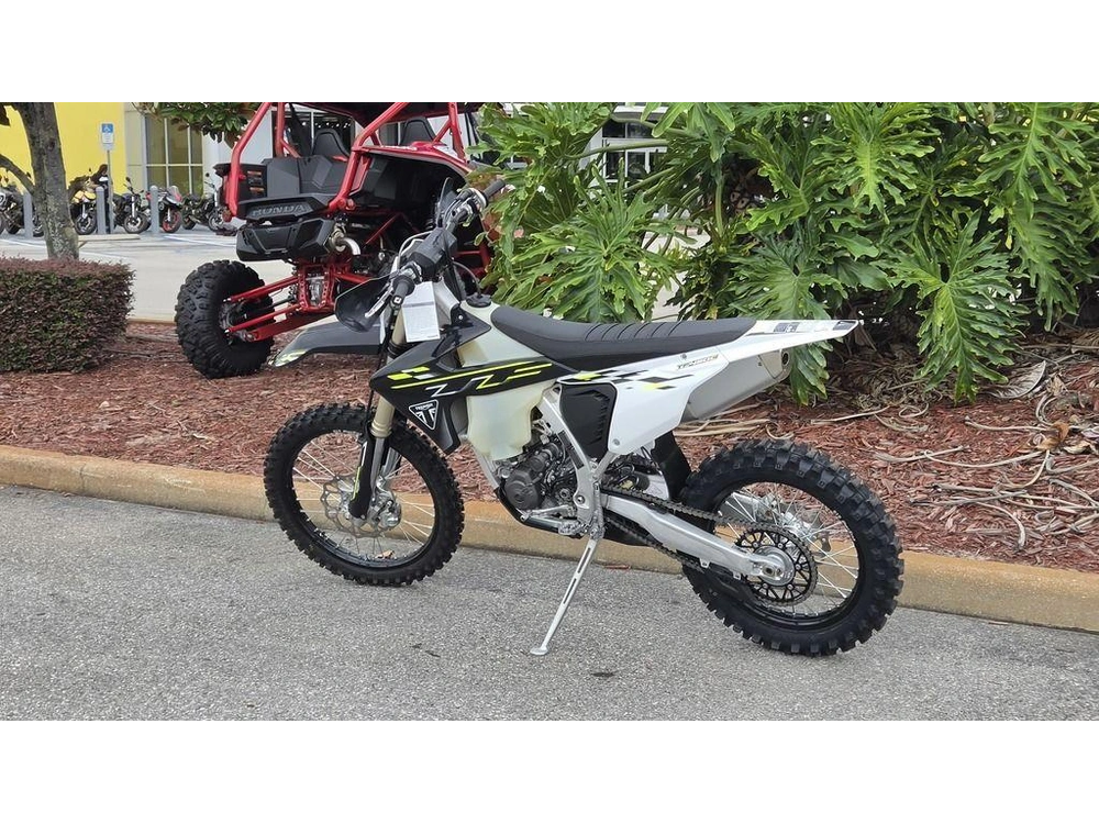2026 Triumph Tf 450-c Jet Black/ Pure White