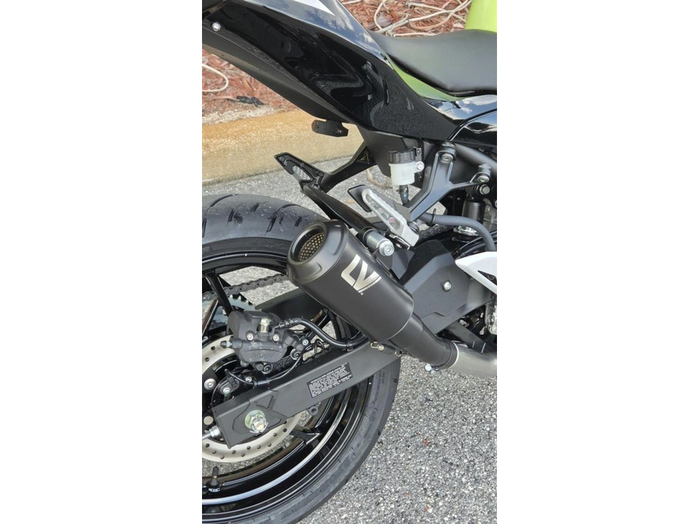 2026 Kawasaki Ninja® 500 Abs Metallic Yellowish Green/ebony