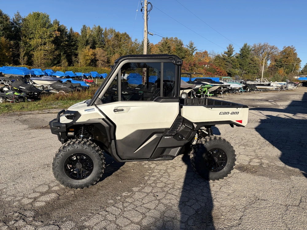 2026 Can-am Defender Limited Hd11